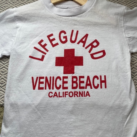 👻 Sz M (9year old) Lifeguard Tee - Picture 3 of 7
